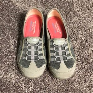 Sketchers memory foam slip on shoes size 6.5US